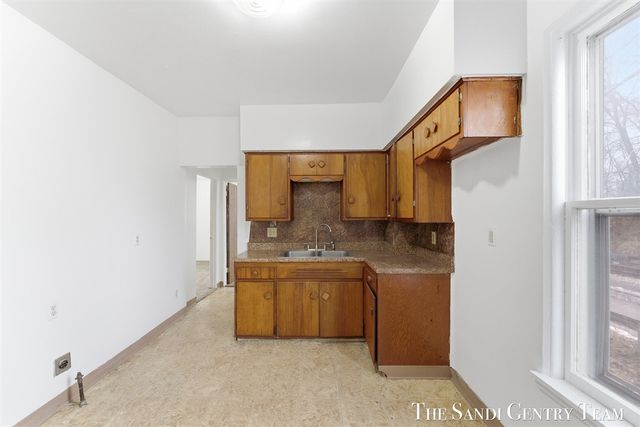 810 W Southern Avenue, Muskegon, MI 49441