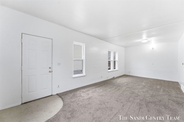 810 W Southern Avenue, Muskegon, MI 49441