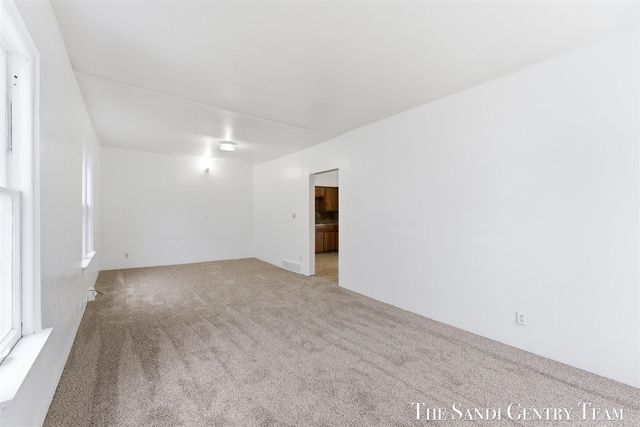 810 W Southern Avenue, Muskegon, MI 49441