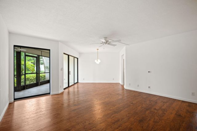 5701 Camino Del Sol 104, Boca Raton, FL 33433