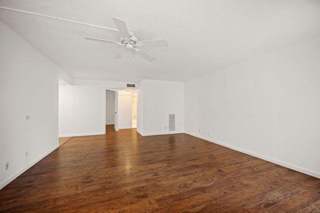 5701 Camino Del Sol 104, Boca Raton, FL 33433