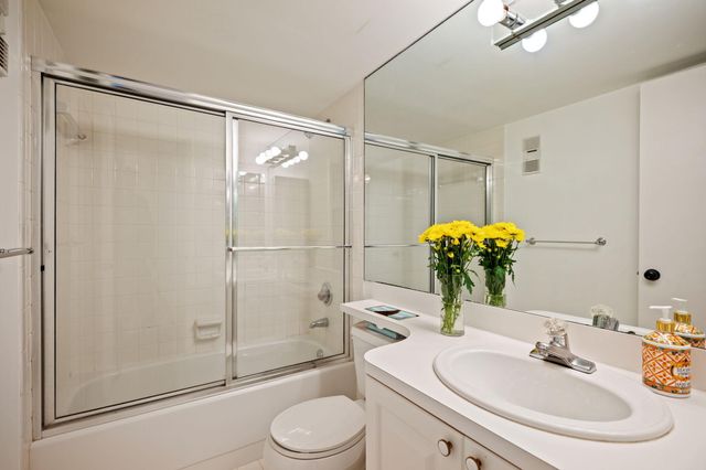 5701 Camino Del Sol 104, Boca Raton, FL 33433