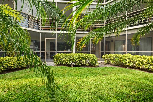 5701 Camino Del Sol 104, Boca Raton, FL 33433