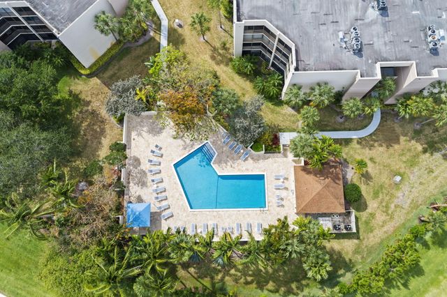 5701 Camino Del Sol 104, Boca Raton, FL 33433