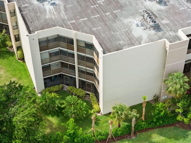 5701 Camino Del Sol 104, Boca Raton, FL 33433