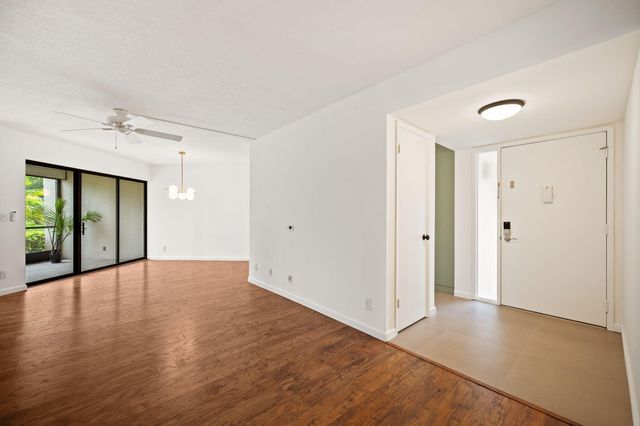 5701 Camino Del Sol 104, Boca Raton, FL 33433