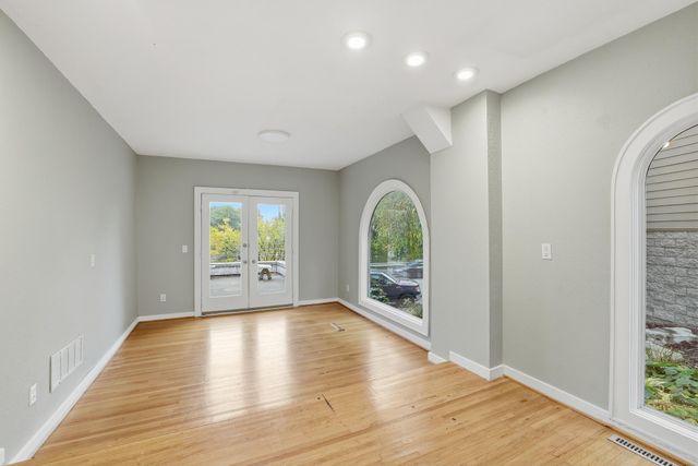 233 Groveland Avenue, Minneapolis, MN 55403