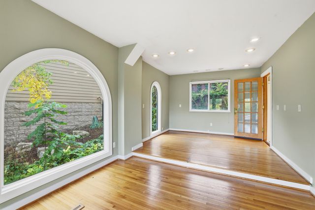 233 Groveland Avenue, Minneapolis, MN 55403