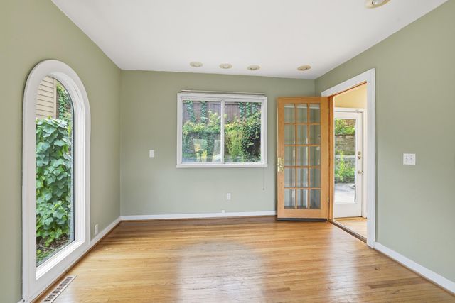 233 Groveland Avenue, Minneapolis, MN 55403