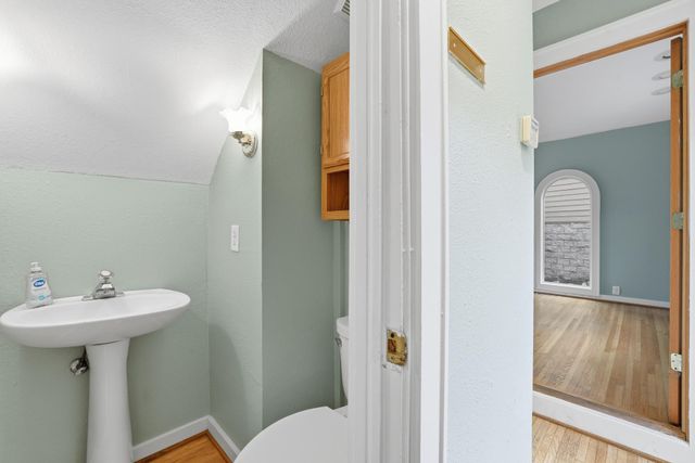 233 Groveland Avenue, Minneapolis, MN 55403