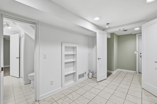 233 Groveland Avenue, Minneapolis, MN 55403