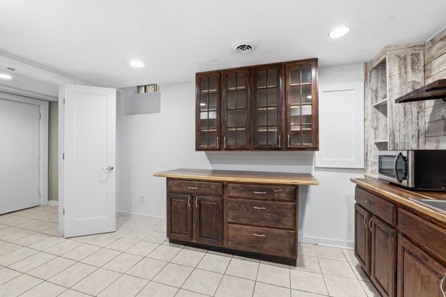 233 Groveland Avenue, Minneapolis, MN 55403