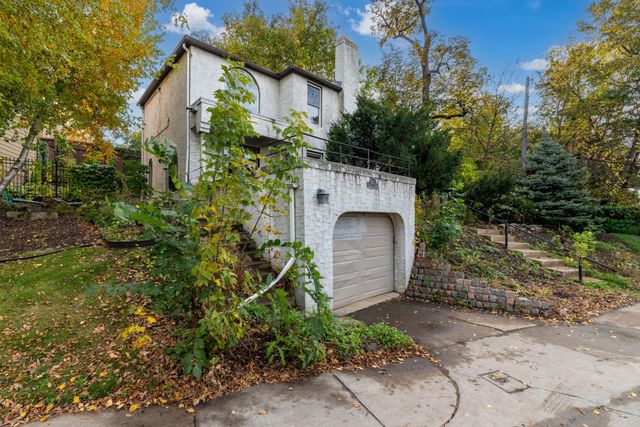 233 Groveland Avenue, Minneapolis, MN 55403