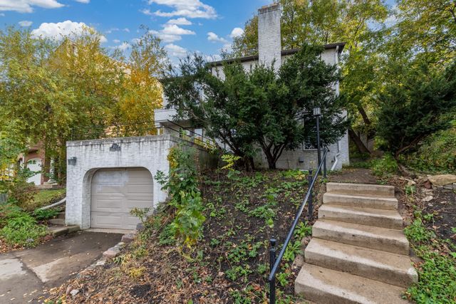 233 Groveland Avenue, Minneapolis, MN 55403