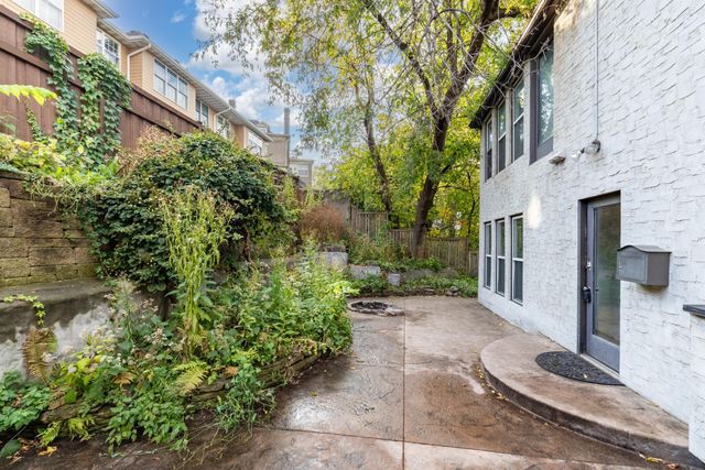 233 Groveland Avenue, Minneapolis, MN 55403