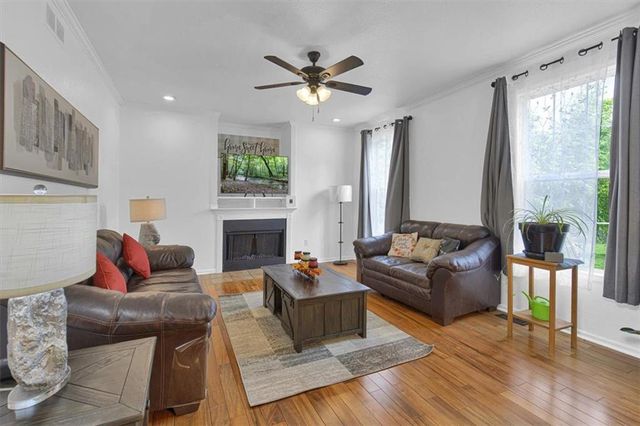 20934 Cottonwood Circle, Spring Hill, KS 66083
