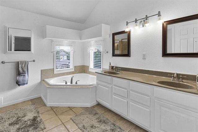 20934 Cottonwood Circle, Spring Hill, KS 66083