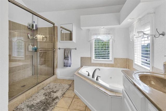 20934 Cottonwood Circle, Spring Hill, KS 66083