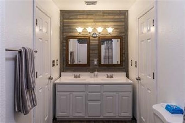 20934 Cottonwood Circle, Spring Hill, KS 66083