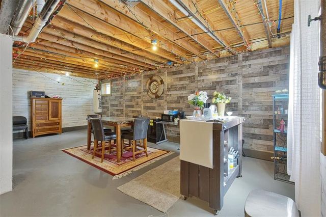 20934 Cottonwood Circle, Spring Hill, KS 66083