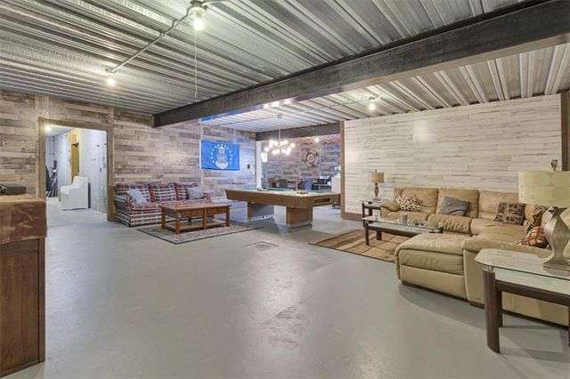 20934 Cottonwood Circle, Spring Hill, KS 66083