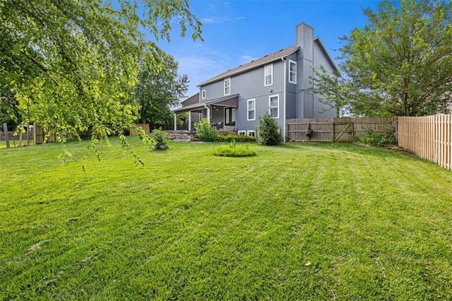 20934 Cottonwood Circle, Spring Hill, KS 66083