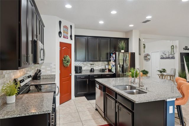 637 BAY BRIDGE CIRCLE, Apopka, FL 32703