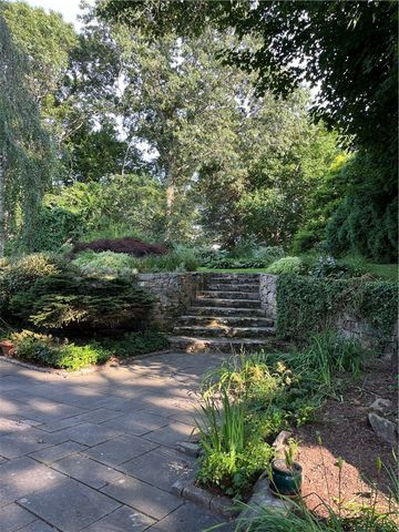 7 SpringCove Road, Narragansett, RI 02882