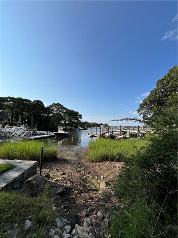 7 SpringCove Road, Narragansett, RI 02882