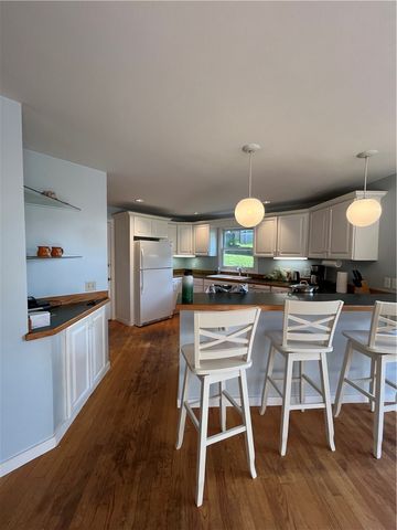 7 SpringCove Road, Narragansett, RI 02882