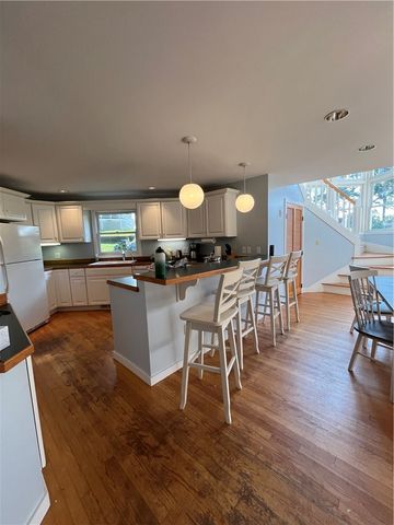 7 SpringCove Road, Narragansett, RI 02882