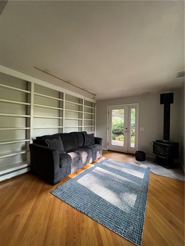 7 SpringCove Road, Narragansett, RI 02882