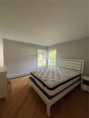 7 SpringCove Road, Narragansett, RI 02882