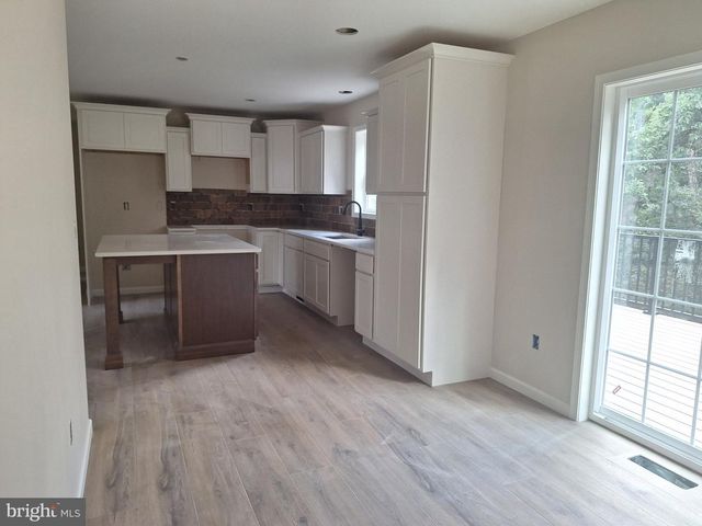 7 OAK LN, Mechanicsburg, PA 17050