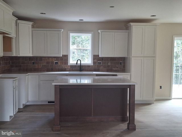 7 OAK LN, Mechanicsburg, PA 17050