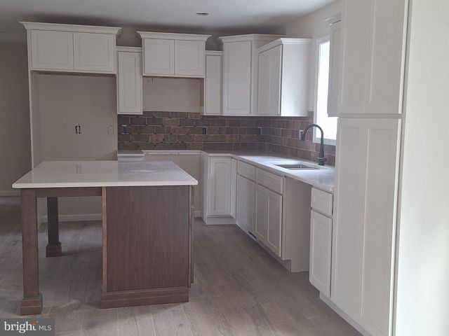 7 OAK LN, Mechanicsburg, PA 17050