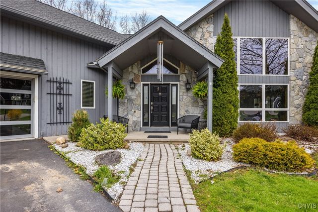 247 Kerryman Circle, Lysander, NY 13027