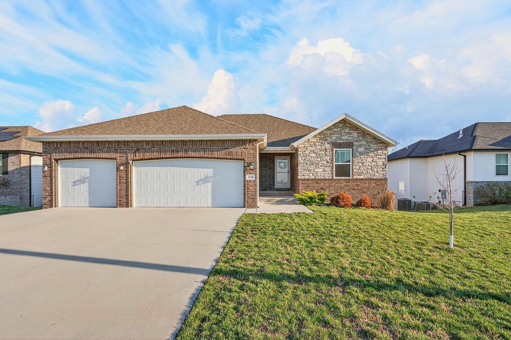 2781 E Bradford Street, Republic, MO 65738