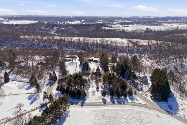 2460 Spring Rose Circle, Verona, WI 53593