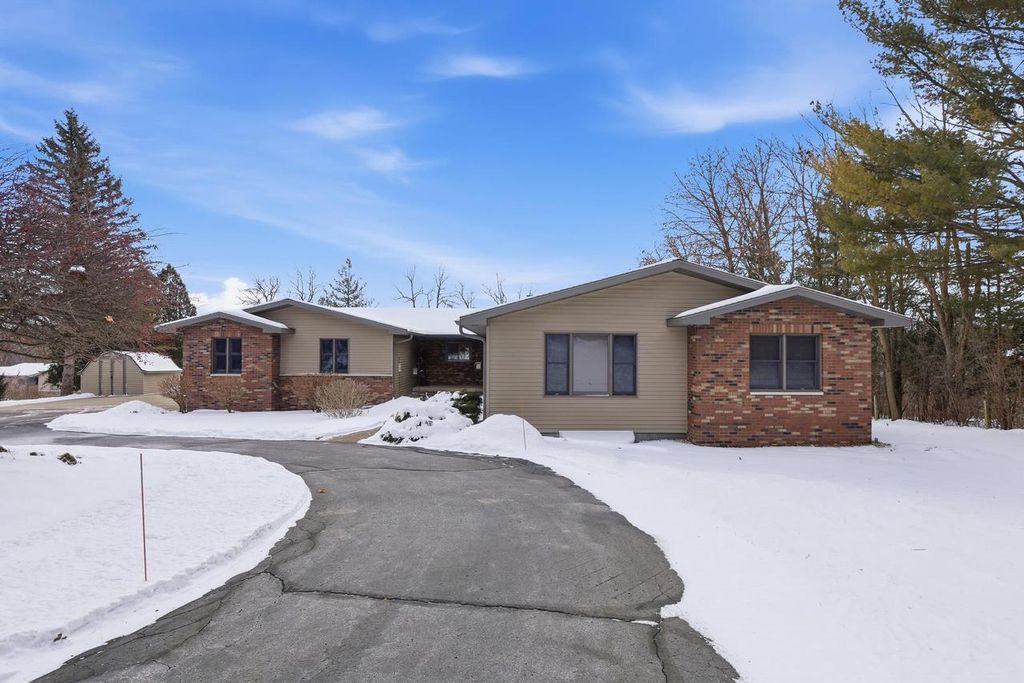 2460 Spring Rose Circle, Verona, WI 53593