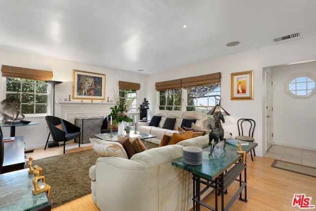 3331 Bennett Drive, Los Angeles, CA 90068
