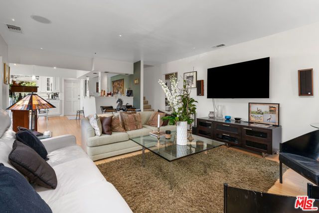 3331 Bennett Drive, Los Angeles, CA 90068