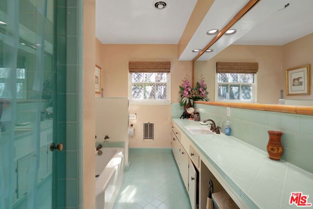 3331 Bennett Drive, Los Angeles, CA 90068