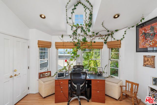 3331 Bennett Drive, Los Angeles, CA 90068