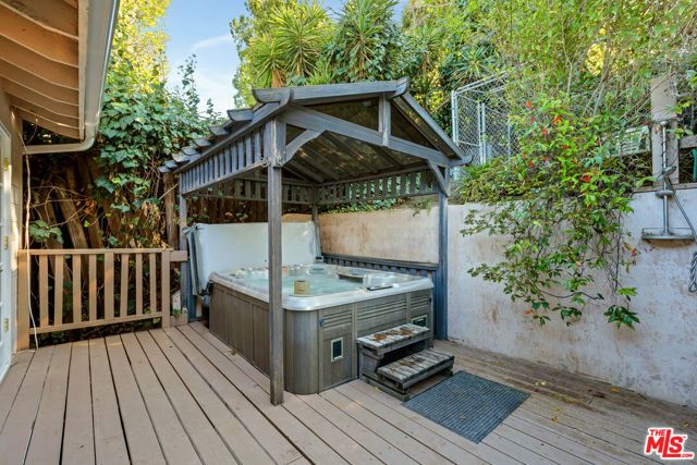 3331 Bennett Drive, Los Angeles, CA 90068
