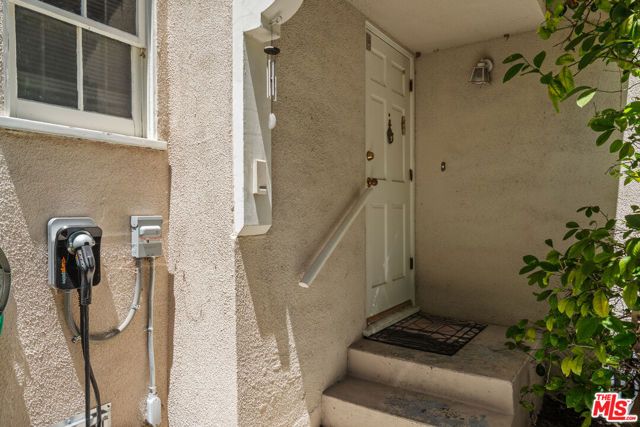 3331 Bennett Drive, Los Angeles, CA 90068