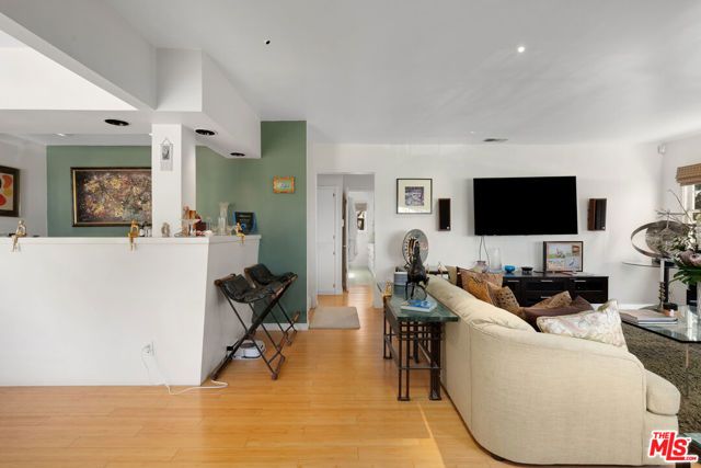 3331 Bennett Drive, Los Angeles, CA 90068