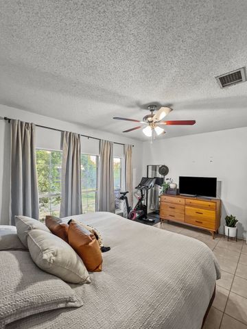 909 Plantation Drive, Lewisville, TX 75067