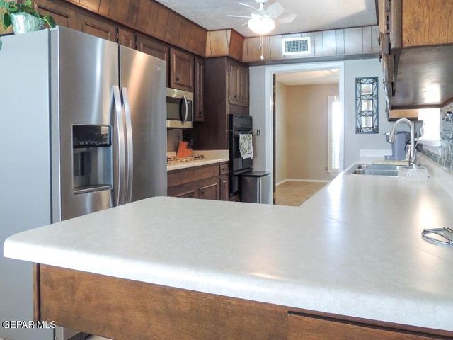 10701 VISTA ALEGRE Drive, El Paso, TX 79935