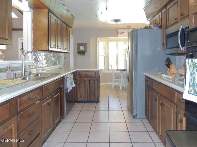 10701 VISTA ALEGRE Drive, El Paso, TX 79935